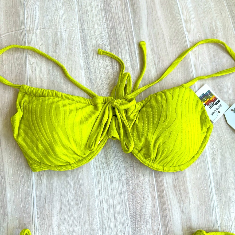 Time and Tru Women's Bikini Top in Vibrant green
